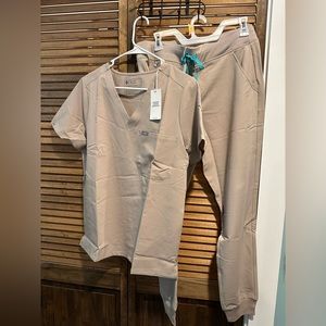 Figs scrub SET size medium color: khaki NEW) bottoms
